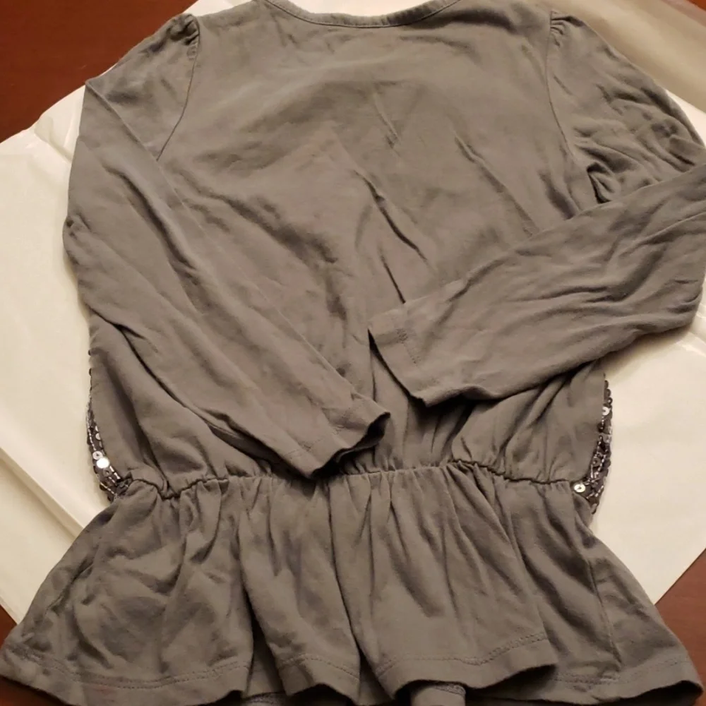 OSHKOSH Girl sz 5 Grey with Silver Sequins Top EUC
